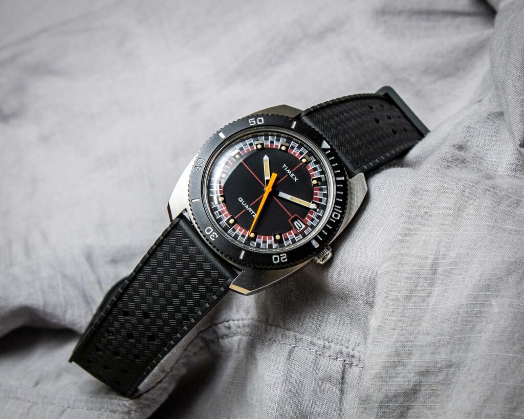 بررسی ساعت تایمکس کیو ولاسیتی Q-Timex-Reissue-1971-Velocity-Watch