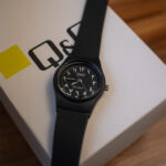 خرید و قیمت ساعت زنانه کیو اند کیو V28A-009VY | ضدآب 100 متر | ساعت جَم