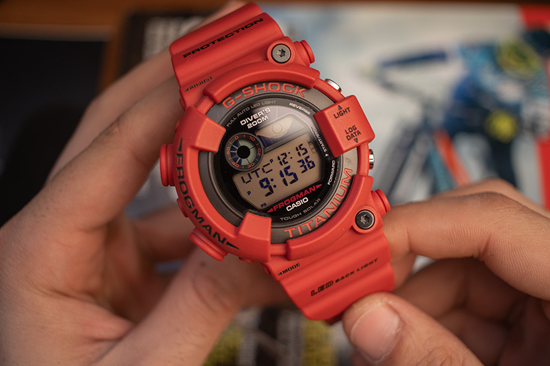 نقد و بررسی تخصصی ساعت جی شاک مدل GW-8230NT-4؛ بازگشت اسطوره سرخ‌پوش فراگمن